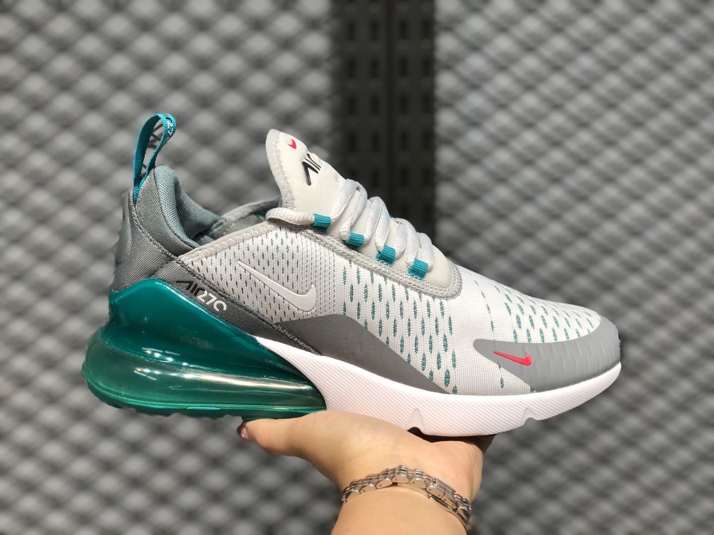 Nike Air Max 270